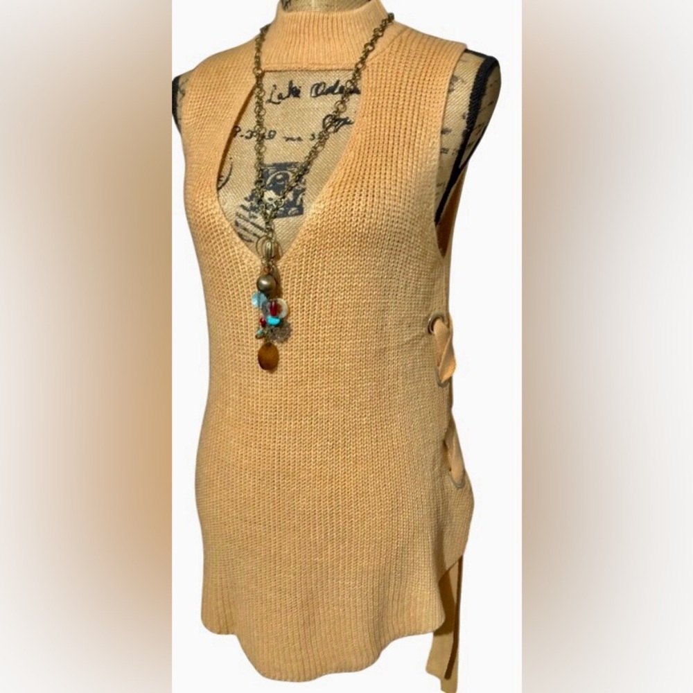 Cotton Candy Lace up Sides La Boutique Sweater/Vest! NWOT Unworn